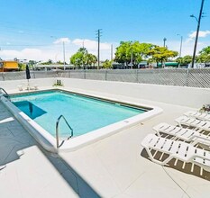 1230 NE 139th St-Unit -405 in North Miami, FL - Building Photo - Building Photo