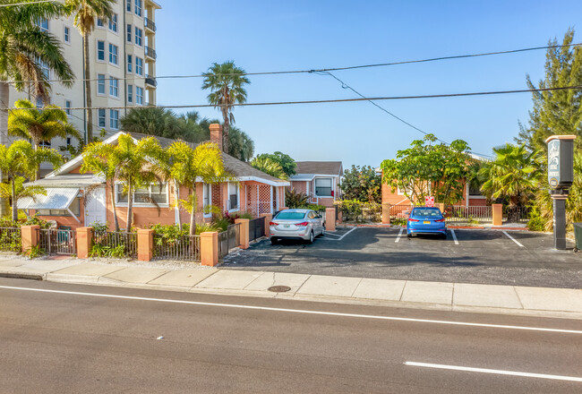 Starfish Cottage-Apartments in St. Petersburg, FL - Building Photo - Building Photo