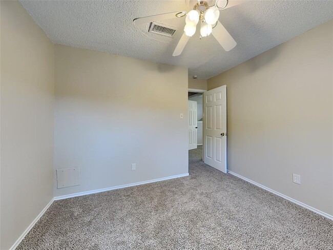 8527 Woodland Willows Dr in Houston, TX - Building Photo - Building Photo