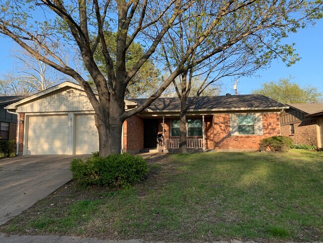 2405 N Ricketts St in Sherman, TX - Building Photo - Building Photo