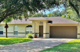 4416 Redcoat Dr in Zephyrhills, FL - Building Photo - Building Photo