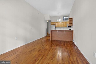 339 W Girard Ave in Philadelphia, PA - Building Photo - Building Photo