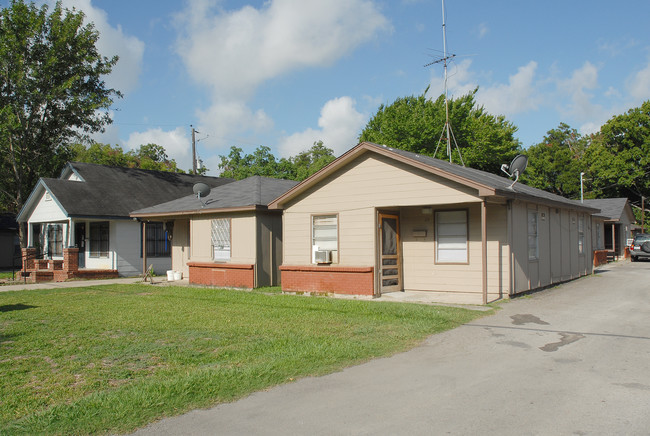 Lavender Oaks in Houston, TX - Building Photo - Building Photo