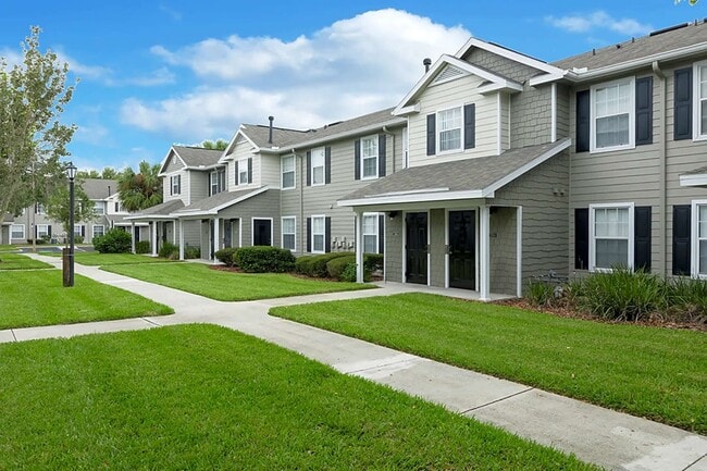 PENINSULA AT PORT CHARLOTTE in Port Charlotte, FL - Foto de edificio - Building Photo