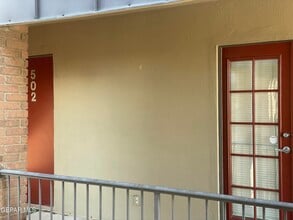 4433 N Stanton St in El Paso, TX - Foto de edificio - Building Photo