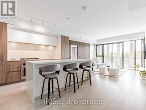 1-401 Hillsdale Ave W in Toronto, ON - Building Photo - Building Photo