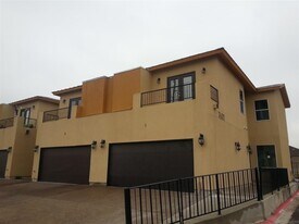 7601 King Arthurs Ct in Laredo, TX - Building Photo
