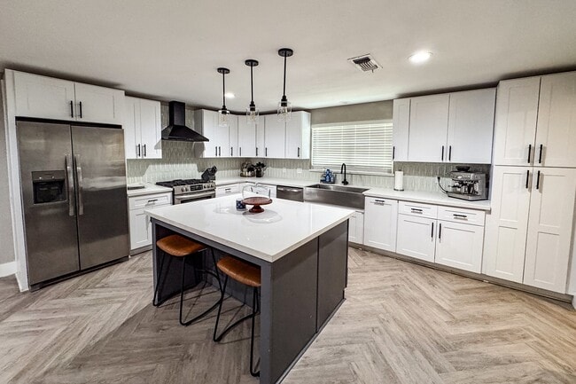 1189 Southwood Dr