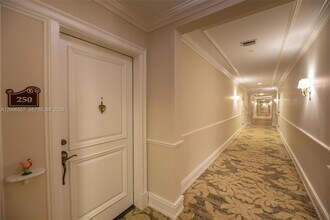 16101 Emerald Estates Dr, Unit 250 in Weston, FL - Building Photo - Building Photo