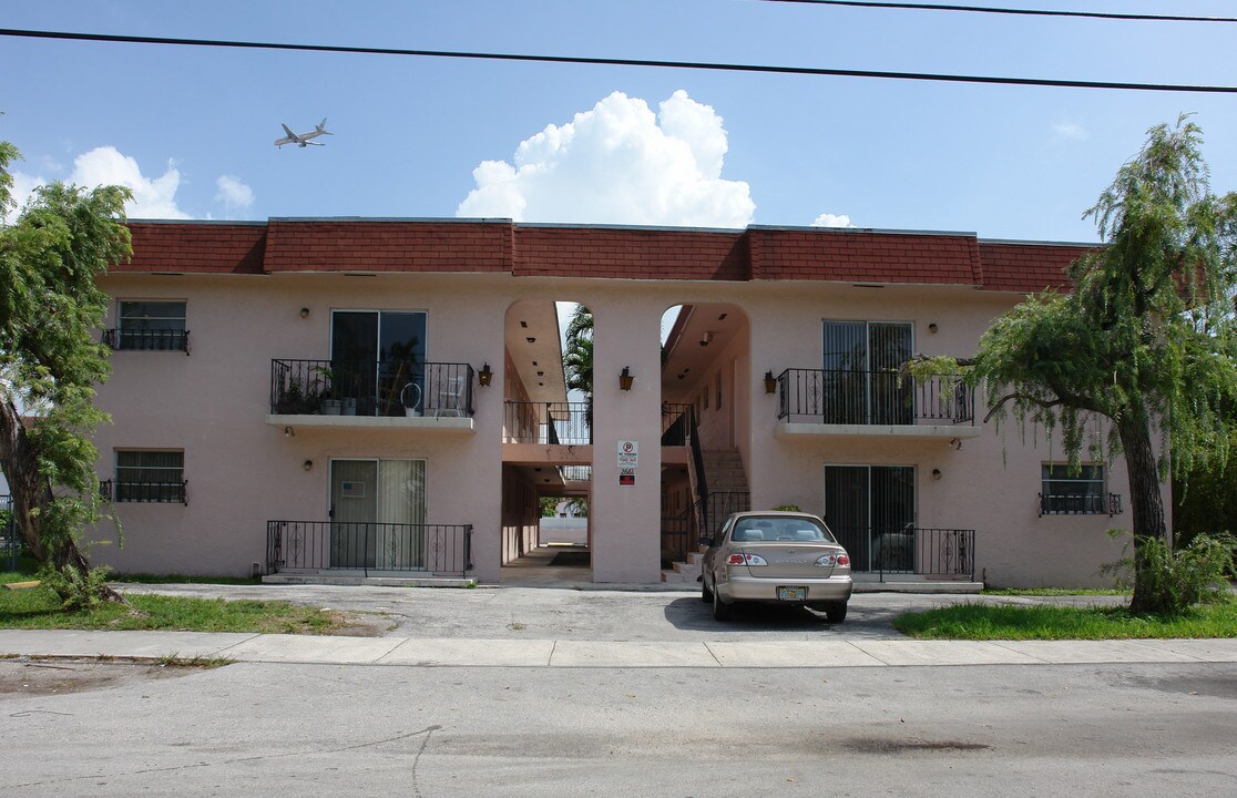 2661 SW 11th St in Miami, FL - Building Photo