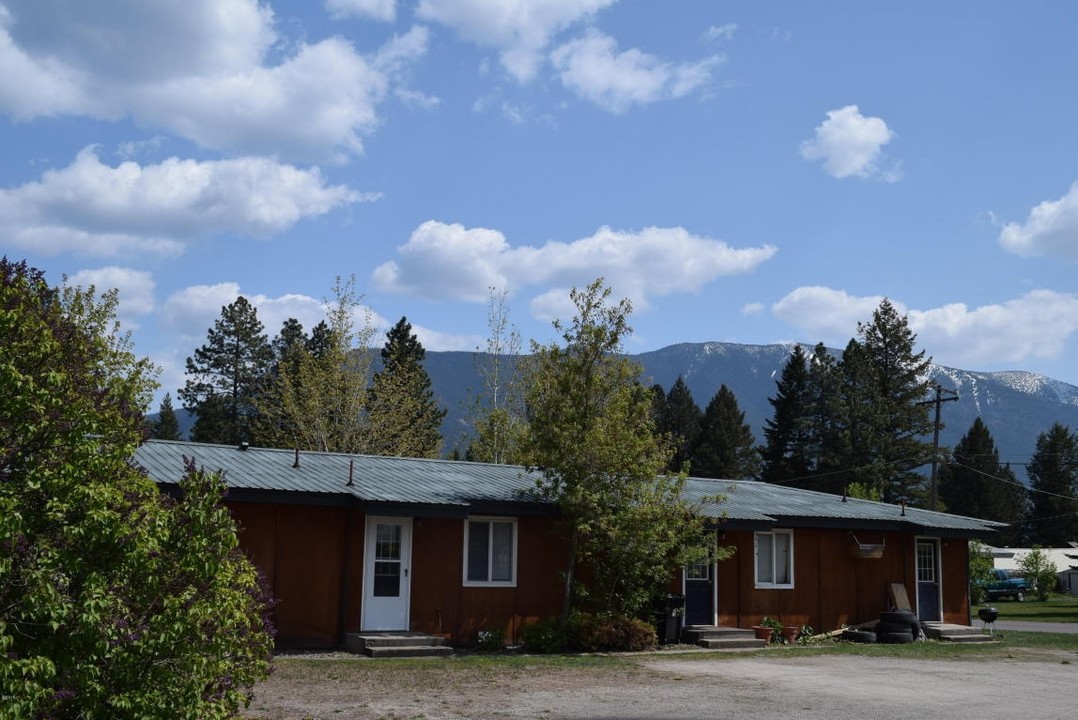 661 8th Ave in Columbia Falls, MT - Building Photo