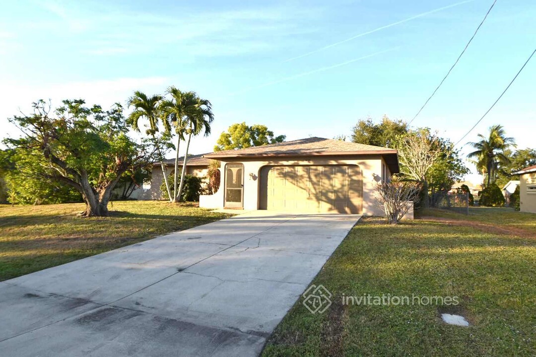 1435 SE 12th St in Cape Coral, FL - Building Photo