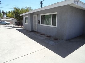 300 1/2-204 1/2 E Mills Dr in Anaheim, CA - Building Photo