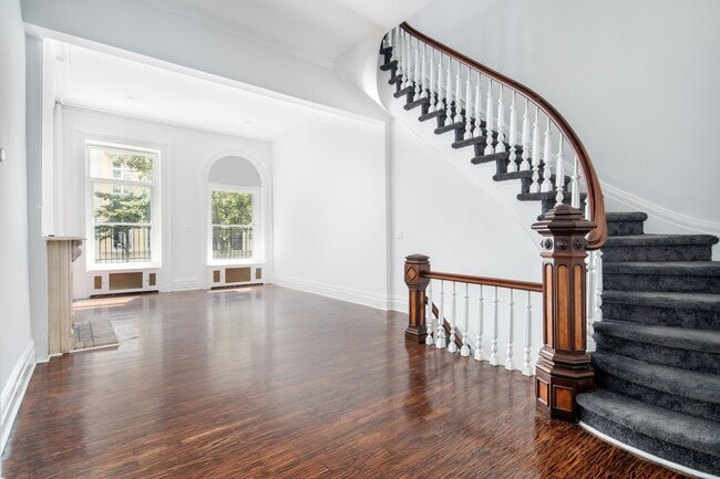 179 E 64th St in New York, NY - Building Photo - Building Photo