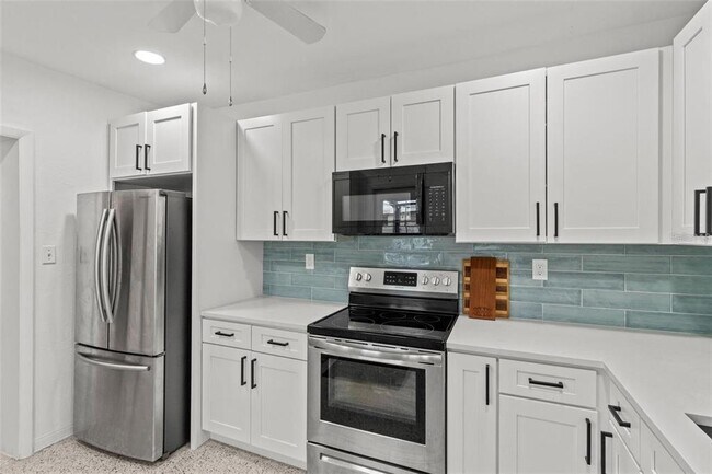 11040 2nd St E in Treasure Island, FL - Building Photo - Building Photo