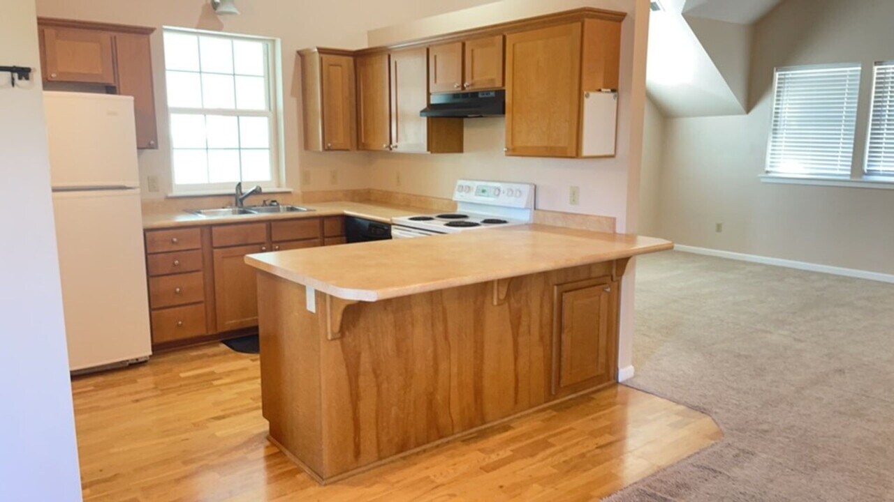 630 Cardwell Ct in Jacksonville, OR - Building Photo