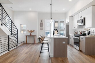 5231 Eliot St in Denver, CO - Foto de edificio - Building Photo