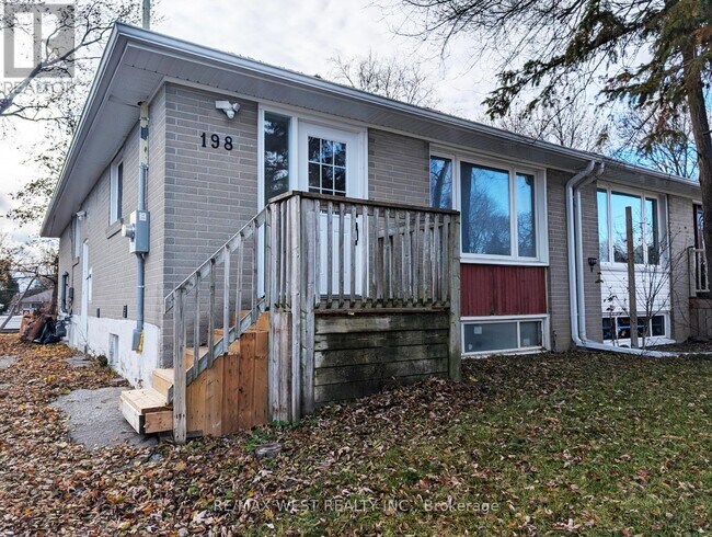 198 Cherrywood Dr in Newmarket, ON - Building Photo - Building Photo