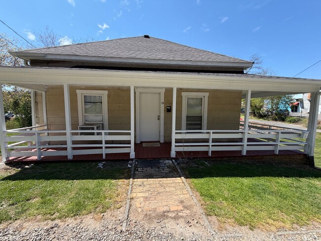property at 12 Long St