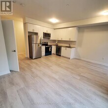 3562 Colonial Dr in Mississauga, ON - Building Photo - Building Photo