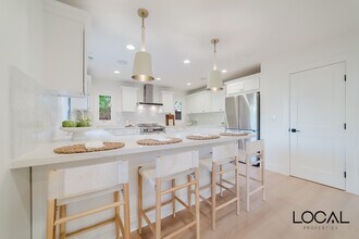 801 N Rios Ave in Solana Beach, CA - Building Photo - Building Photo