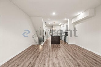 1588 139th Ct NE in Bellevue, WA - Foto de edificio - Building Photo