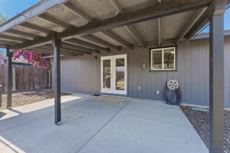 1640 SW 35th St in Redmond, OR - Building Photo - Building Photo