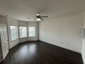 4624 Cromwell Dr in Kyle, TX - Foto de edificio - Building Photo