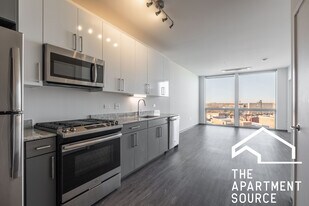 2340 N California Ave, Unit 220 in Chicago, IL - Building Photo