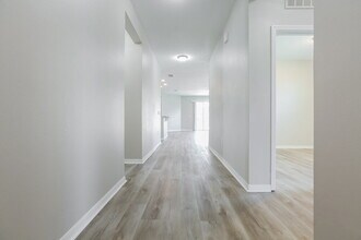 7403 Turtle View Dr in Ruskin, FL - Building Photo - Building Photo