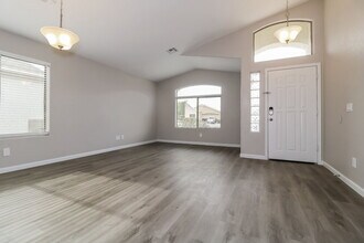 1257 N 159th Ln in Goodyear, AZ - Foto de edificio - Building Photo