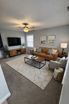 2405 Buttonwood Ct in Florissant, MO - Building Photo