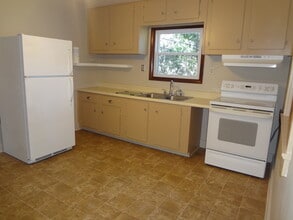 34130 Davies Dr, Unit Upper Duplex in Oconomowoc, WI - Building Photo - Building Photo