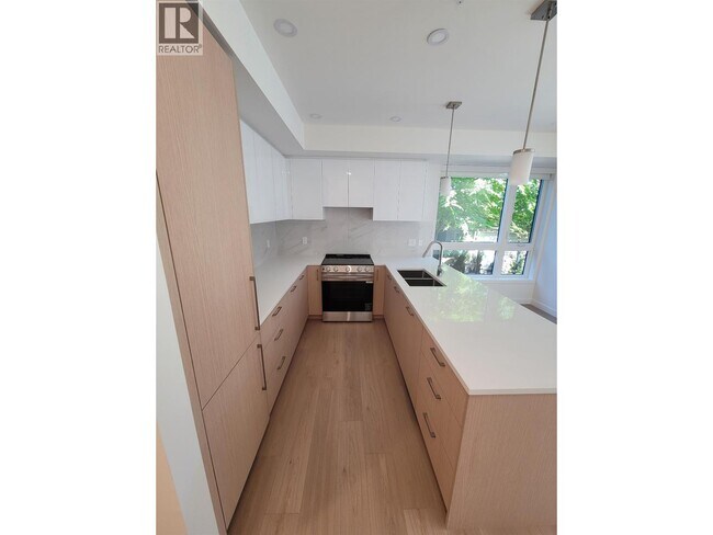 150 James Rd in Port Moody, BC - Building Photo - Building Photo