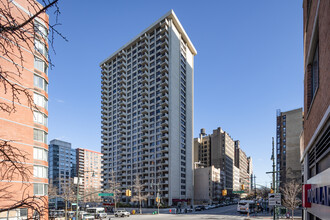 Tower West in New York, NY - Foto de edificio - Primary Photo