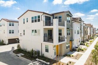 Zest in Covina, CA - Foto de edificio - Building Photo