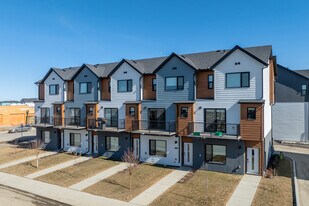 Dawson Landing Pointe in Chestermere, AB - Building Photo