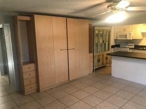 3943 Freedom Ave in Sarasota, FL - Building Photo - Building Photo