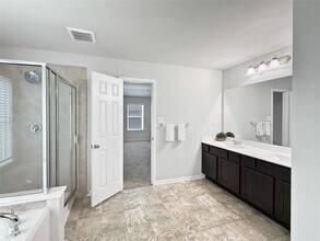 3003 Silverhorn Ln in Rosenberg, TX - Foto de edificio - Building Photo