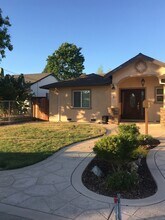 8 Pleasant Ridge Ave in San Jose, CA - Foto de edificio - Building Photo