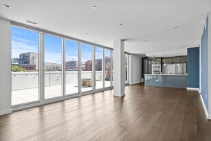 691 Massachusetts Ave, Unit 101 in Boston, MA - Foto de edificio - Building Photo