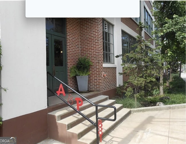 property at 881 Memorial Dr SE