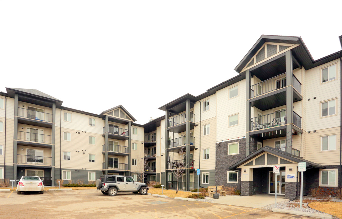 Village at the Hamptons in Edmonton, AB - Building Photo