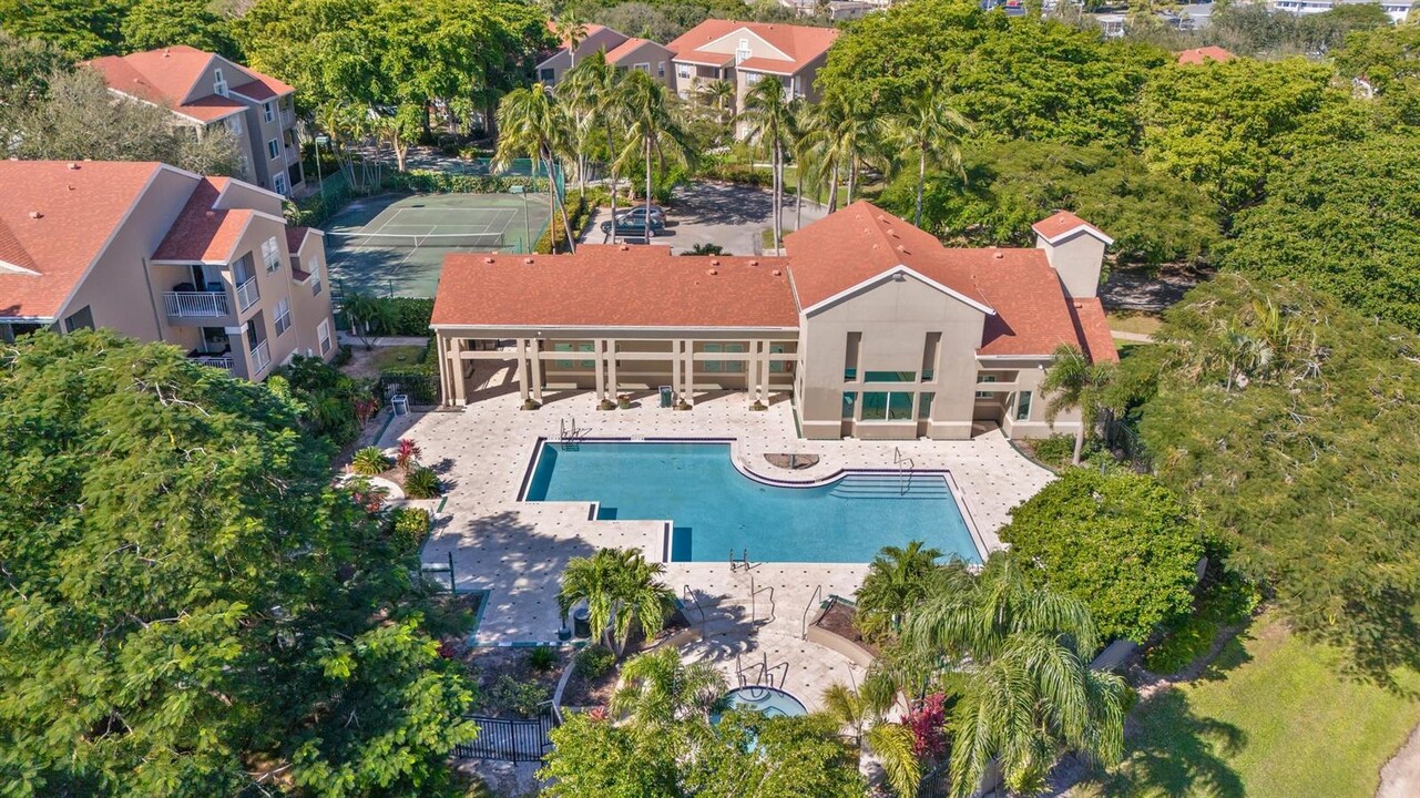 1825 Palm Cove Blvd, Unit Verano in Delray Beach, FL - Foto de edificio