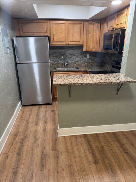 5827 NW 22nd Ct in Lauderhill, FL - Foto de edificio