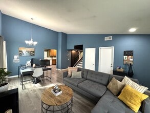 3120 Camino Aleta in San Diego, CA - Foto de edificio - Building Photo