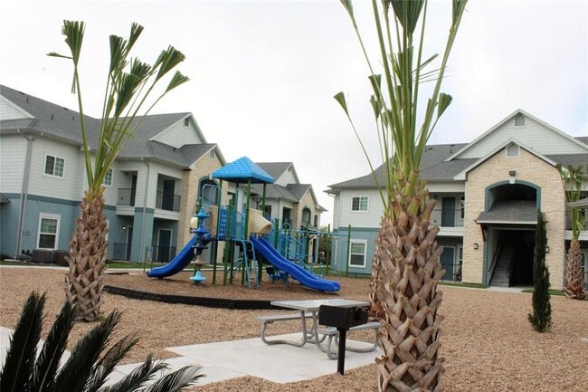 711 Glenoak Dr in Corpus Christi, TX - Building Photo - Building Photo