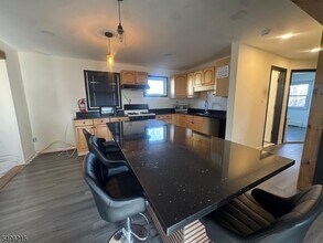 2505 Girard Pl in Union, NJ - Building Photo - Building Photo