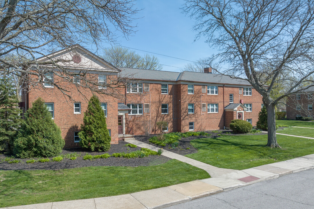 Lake View Crossing in Euclid, OH - Building Photo