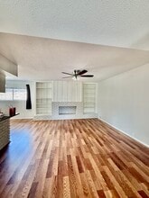 2101 Fountain View Dr, Unit G in Houston, TX - Foto de edificio - Building Photo